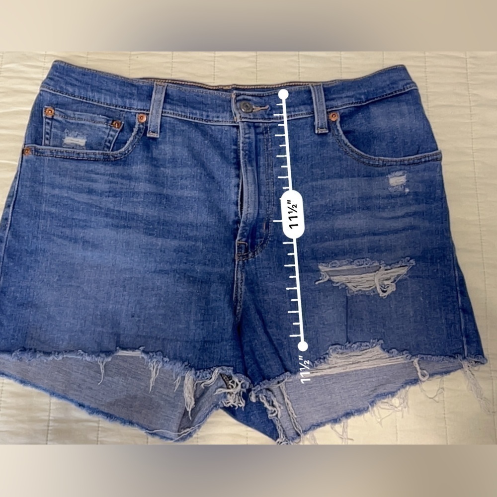 Women’s distressed Levi’s high rise denim shorts size 32 - Picture 2 of 8